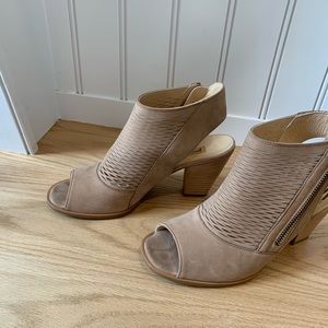Paul Green Booties in Size 8 ... Only wore 1x!!!